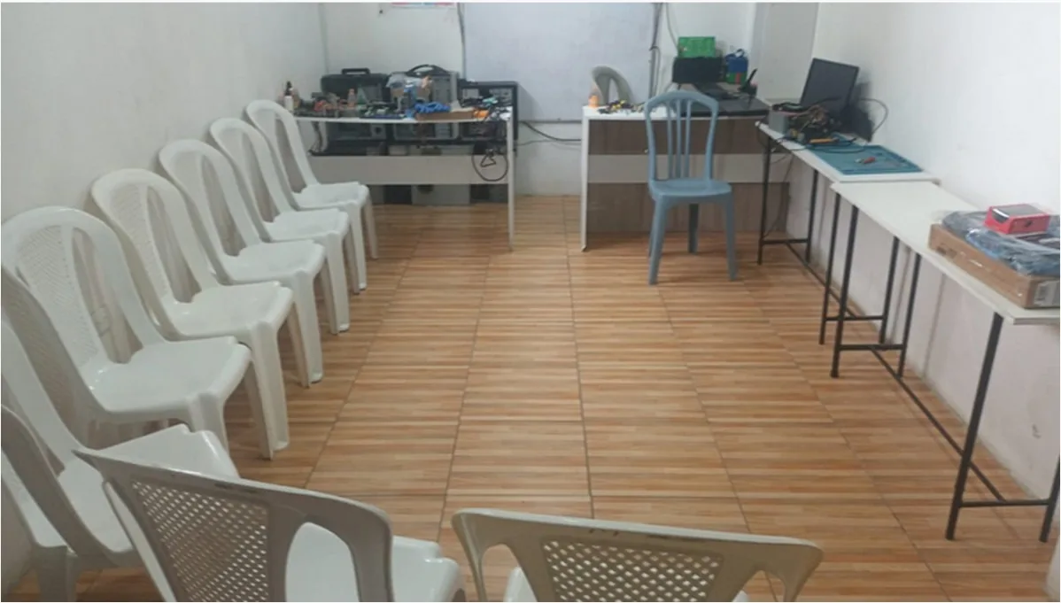 Sala de cómputo de MULTICAP equipada para los cursos